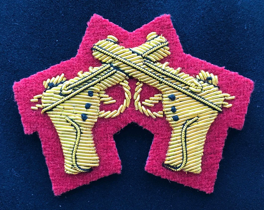 Badge/Insigne - Crossed Pistols/ Pistolets croisés