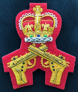 Badge/Insigne - Crossed Pistols & Crown/Pistolets croisés avec couronne