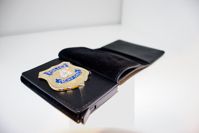 BADGE WALLET RCMP POLICE-THE ORIGINAL / BADGE WALLET POLICE DE LA GRC ...