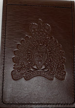 Notebook Cover with RCMP Crest/Couverture de cahier en cuir avec crête de GRC